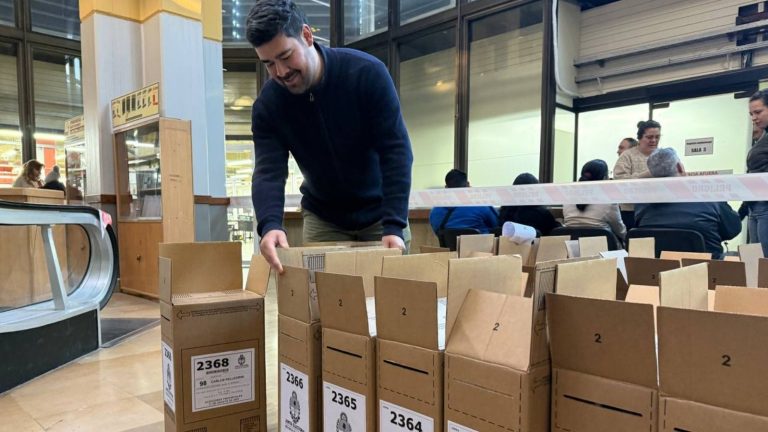 La Junta Electoral inici&oacute; carga de boletas partidarias en las urnas que ser&aacute;n distribuidas en las elecciones provinciales del 31 de agosto