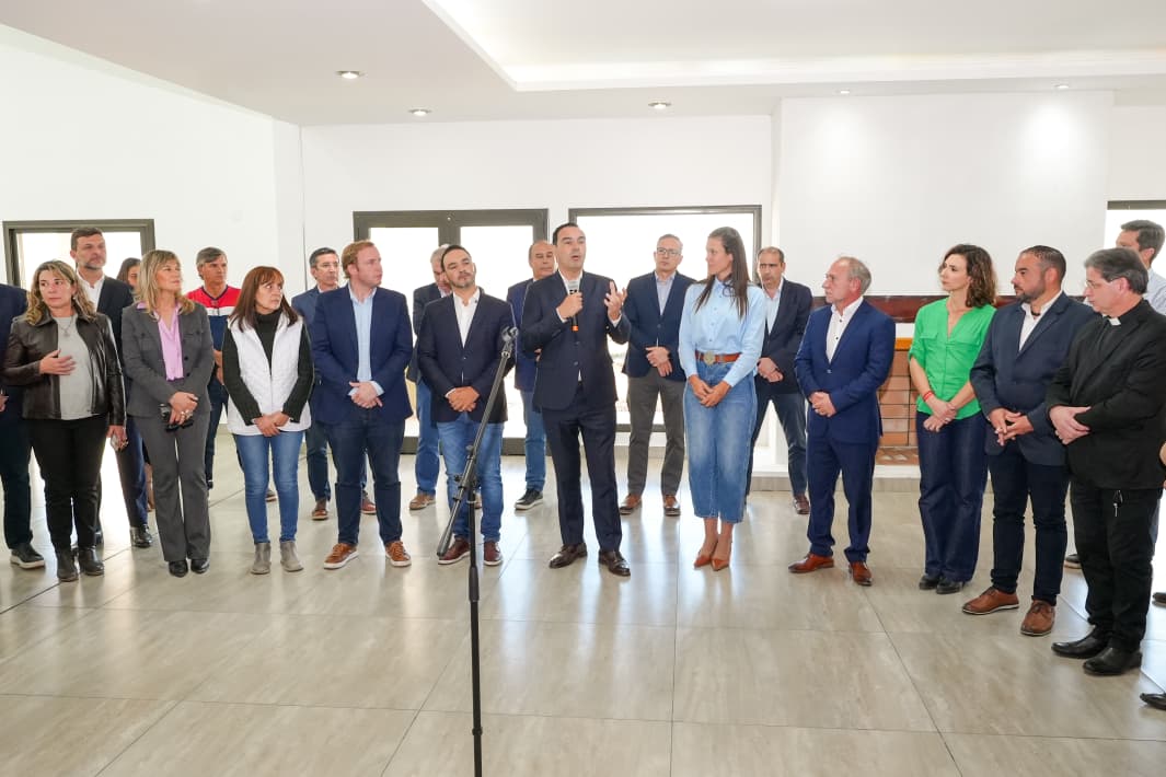 Ituzaing&oacute;: Vald&eacute;s inaugur&oacute; la sede social de la comunidad Pombero Roga y la refacci&oacute;n integral de la sucursal del Banco de Corrientes