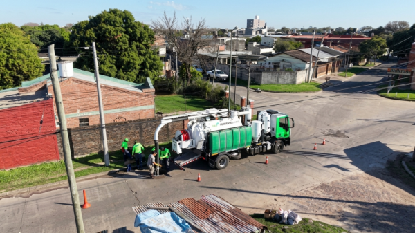El nuevo cami&oacute;n desobstructor ya intervino en 15 puntos de la ciudad con tareas preventivas