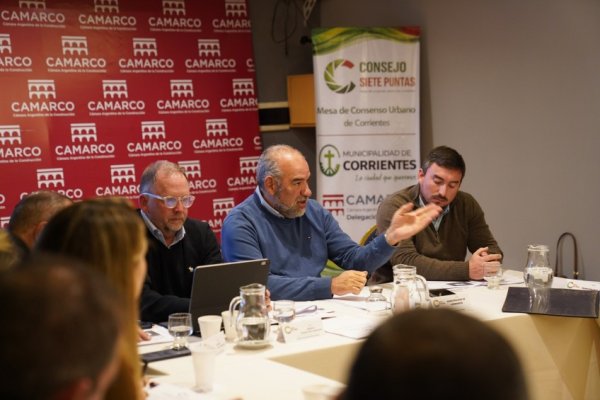 Polich acompa&ntilde;&oacute; la presentaci&oacute;n del Primer Compendio de la Mesa de Consenso Urbano de Corrientes
