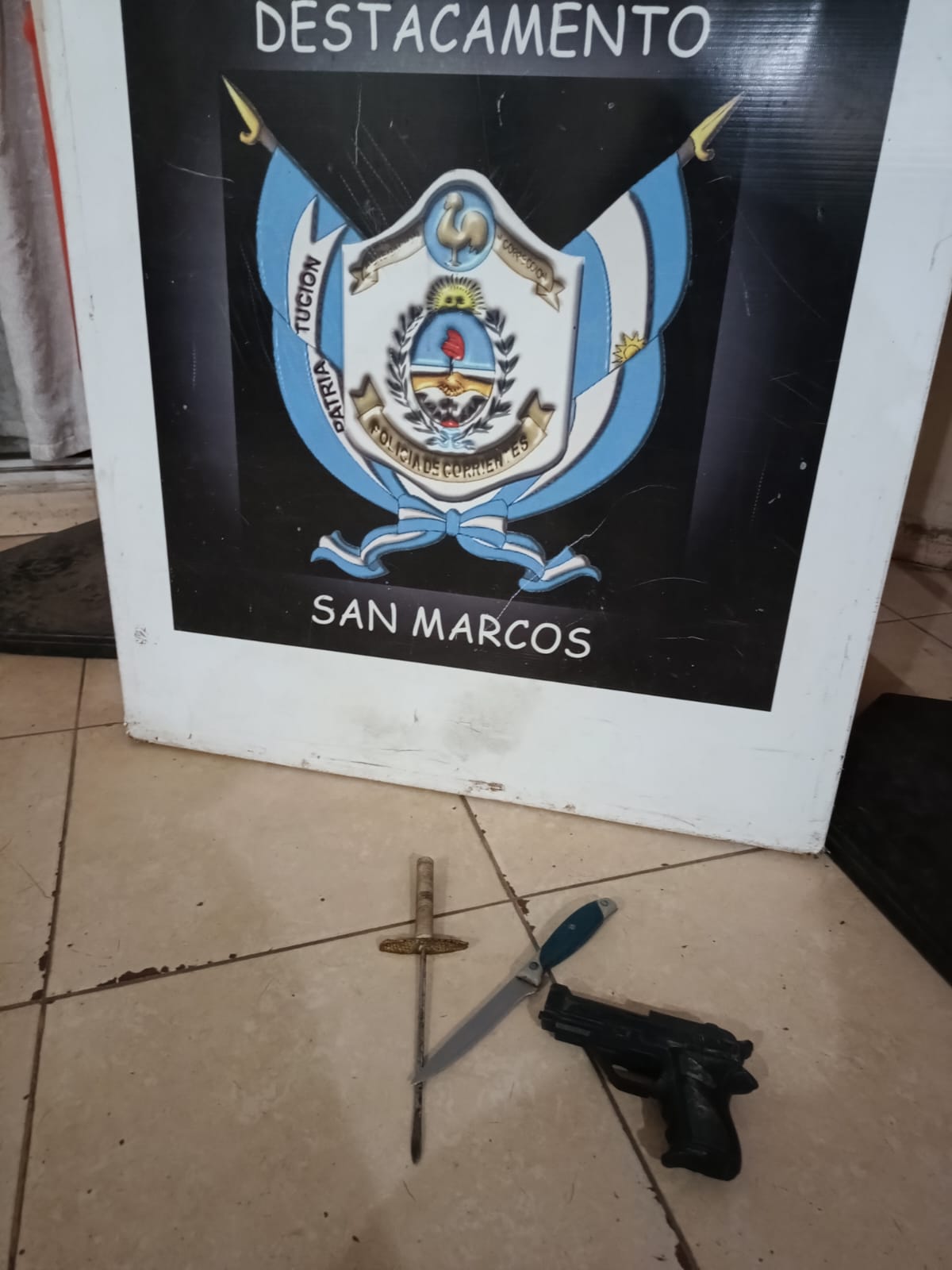 Efectivos policiales fueron agredidos por delincuentes y familiares al ser detenidos luego de cometer un robo  