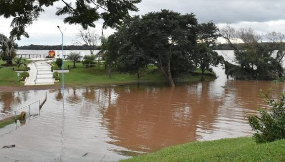 Santo Tom&eacute;: Preocupa la crecida del R&iacute;o Uruguay y hay riesgo de evacuaci&oacute;n 