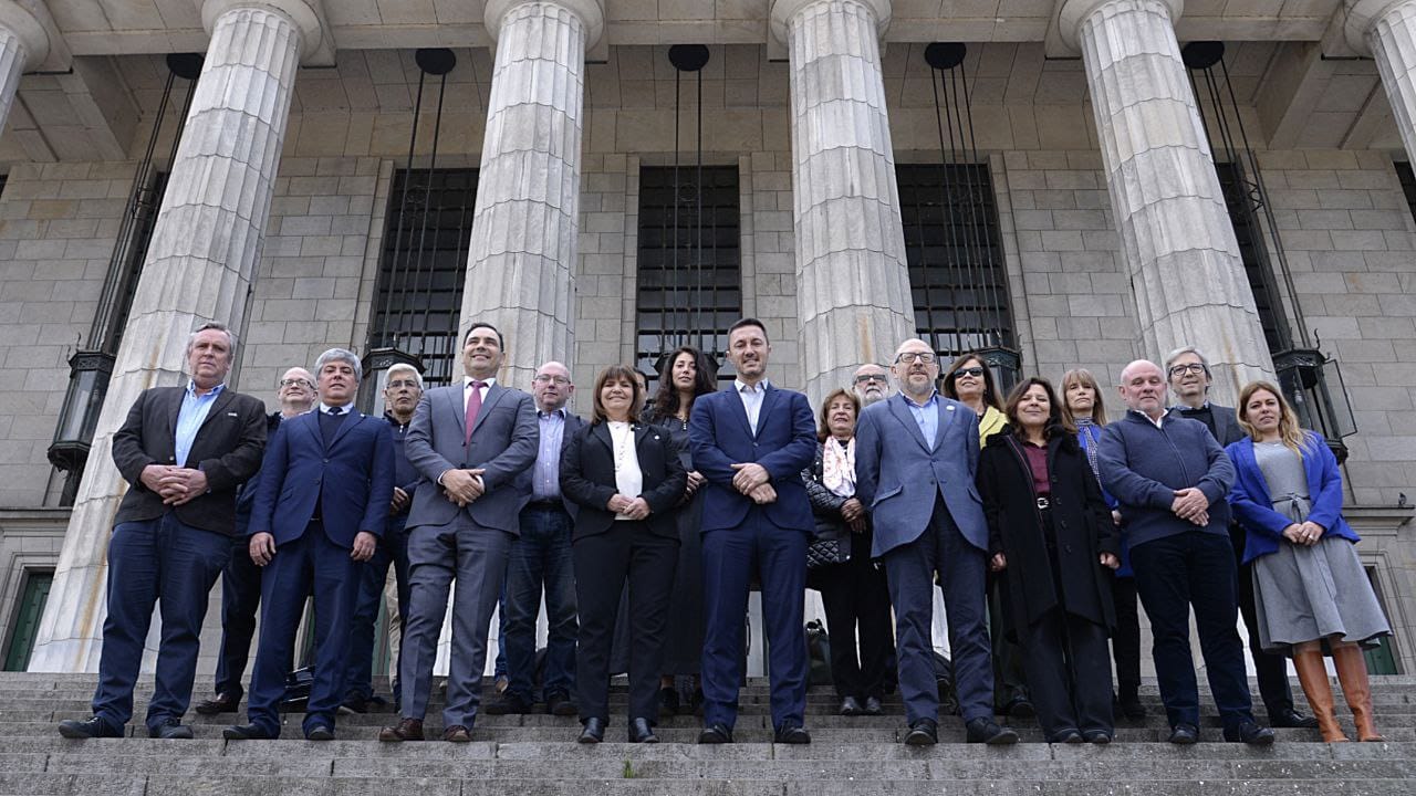 El gobernador Vald&eacute;s firm&oacute; con rectores y Patricia Bullrich un documento en defensa de la universidad p&uacute;blica
