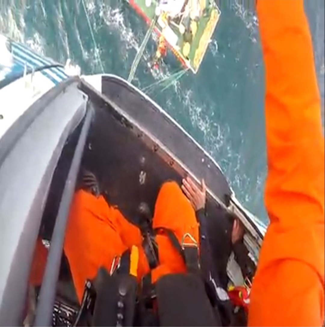 Emergencias en el mar : En un mismo d&iacute;a Prefectura realiz&oacute; dos aeroevacuaciones y asisti&oacute; a dos tripulantes enfermos