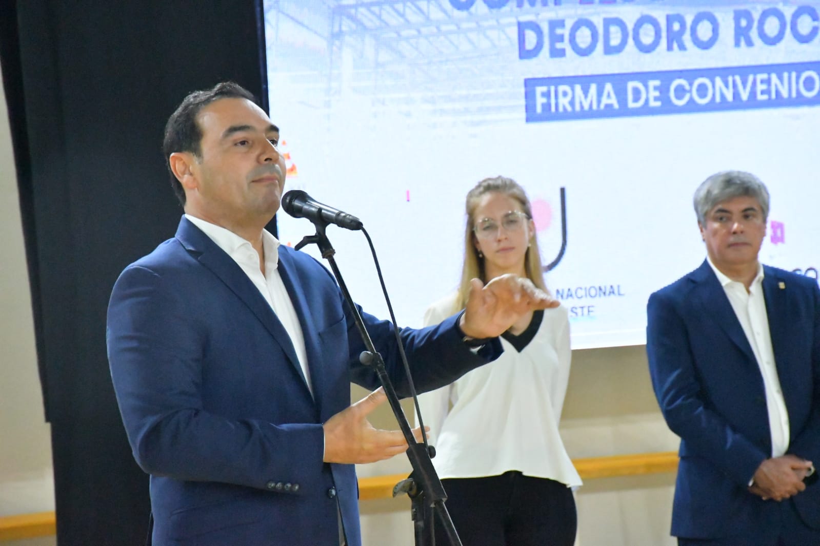 Vald&eacute;s anunci&oacute; la compra de un predio en Goya para construir una escuela y una universidad