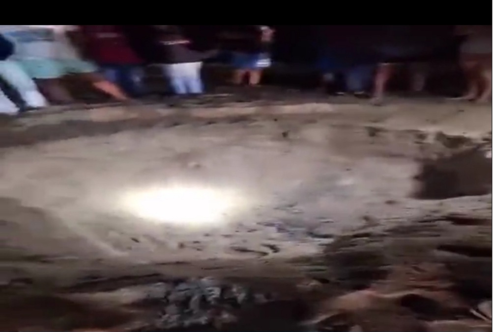 Ecuador: Cay&oacute; un meteorito en la playa 