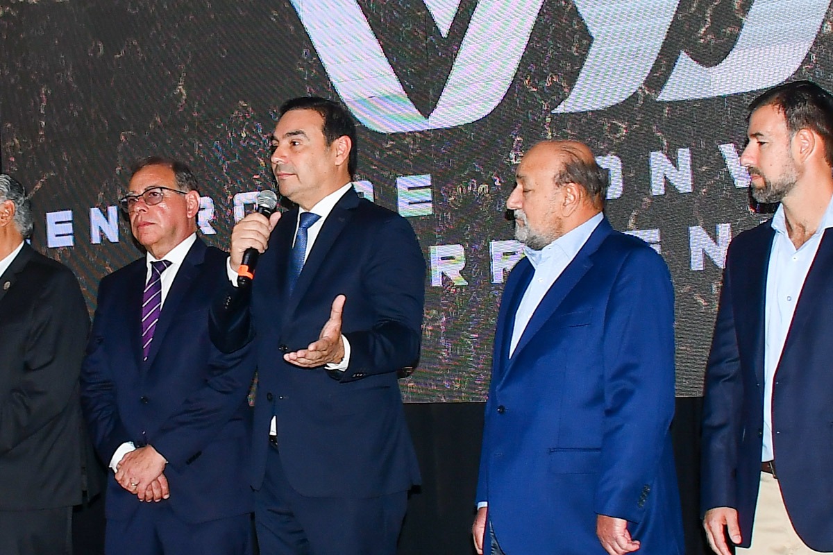 El Gobernador acompa&ntilde;&oacute; a autoridades del nuevo Centro de Convenciones, en la apertura de su edificio