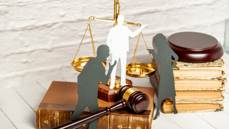 Establecen que el juez de familia debe continuar entendiendo en situaciones de violencia familiar aun cuando exista una investigaci&oacute;n penal paralela