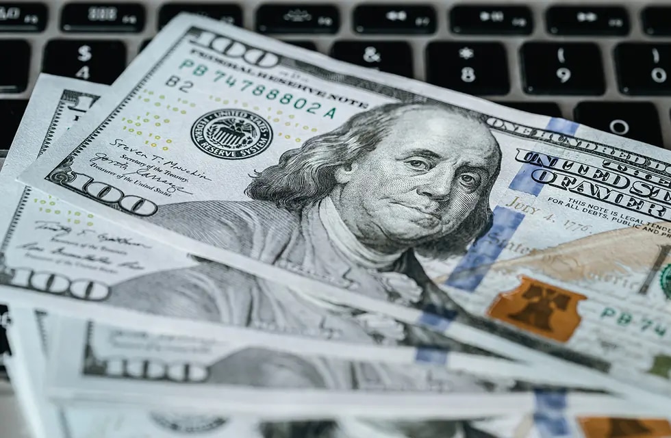 El d&oacute;lar blue cerr&oacute; a 790 pesos este jueves