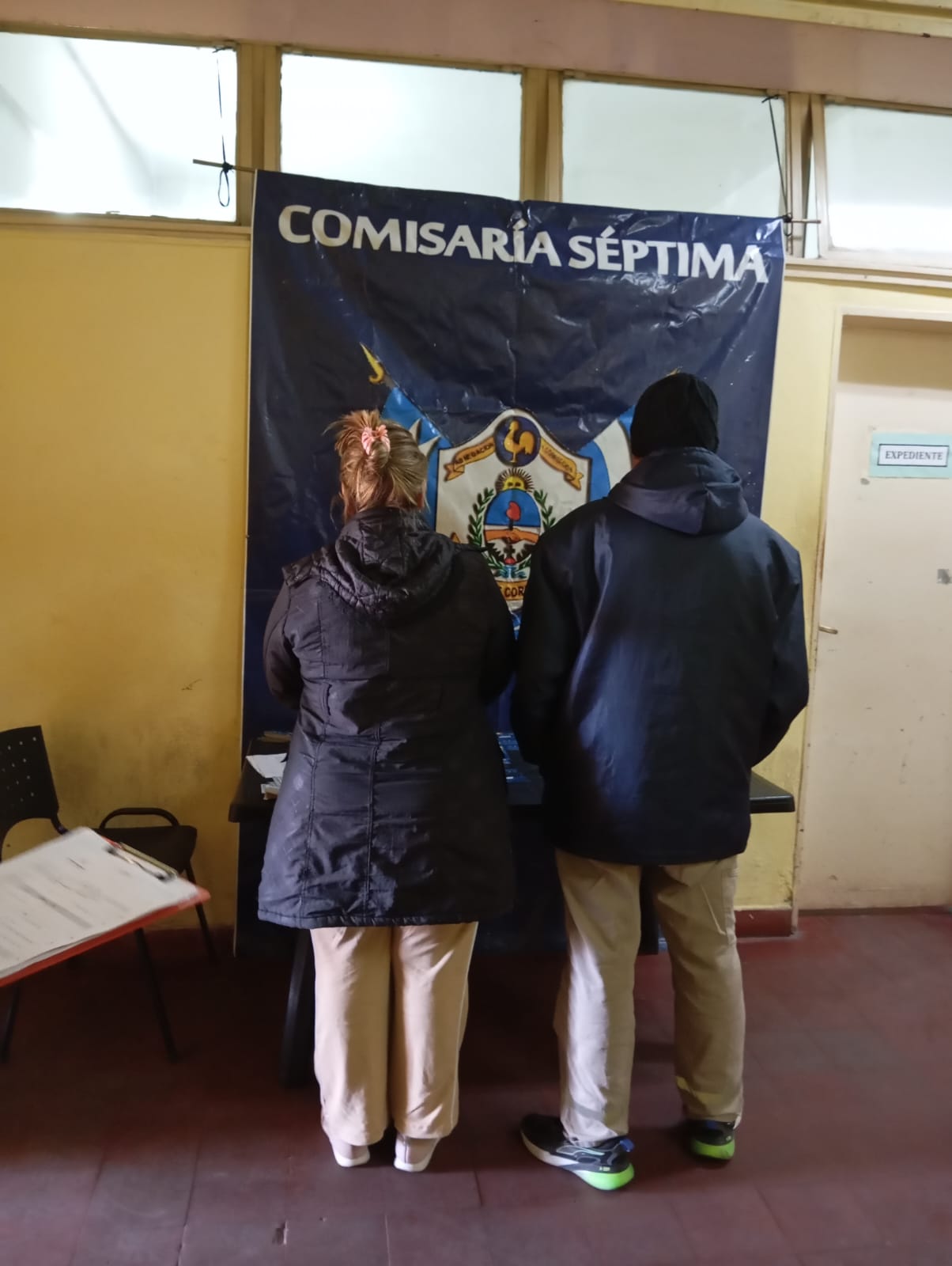 Empleados municipales fueron detenidos con 42 tarjetas de d&eacute;bito y m&aacute;s de 1 mill&oacute;n de pesos 