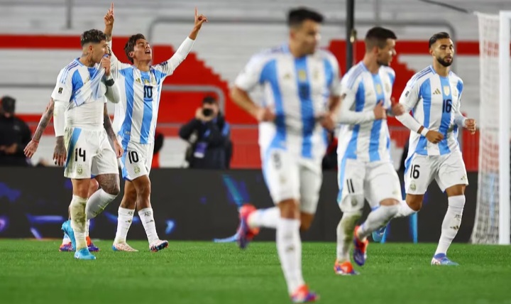 Argentina goleo a Chile y es m&aacute;s l&iacute;der que nunca en las eliminatorias 