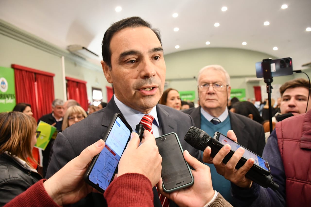El gobernador Vald&eacute;s promulg&oacute; la Ley de Reiterancia