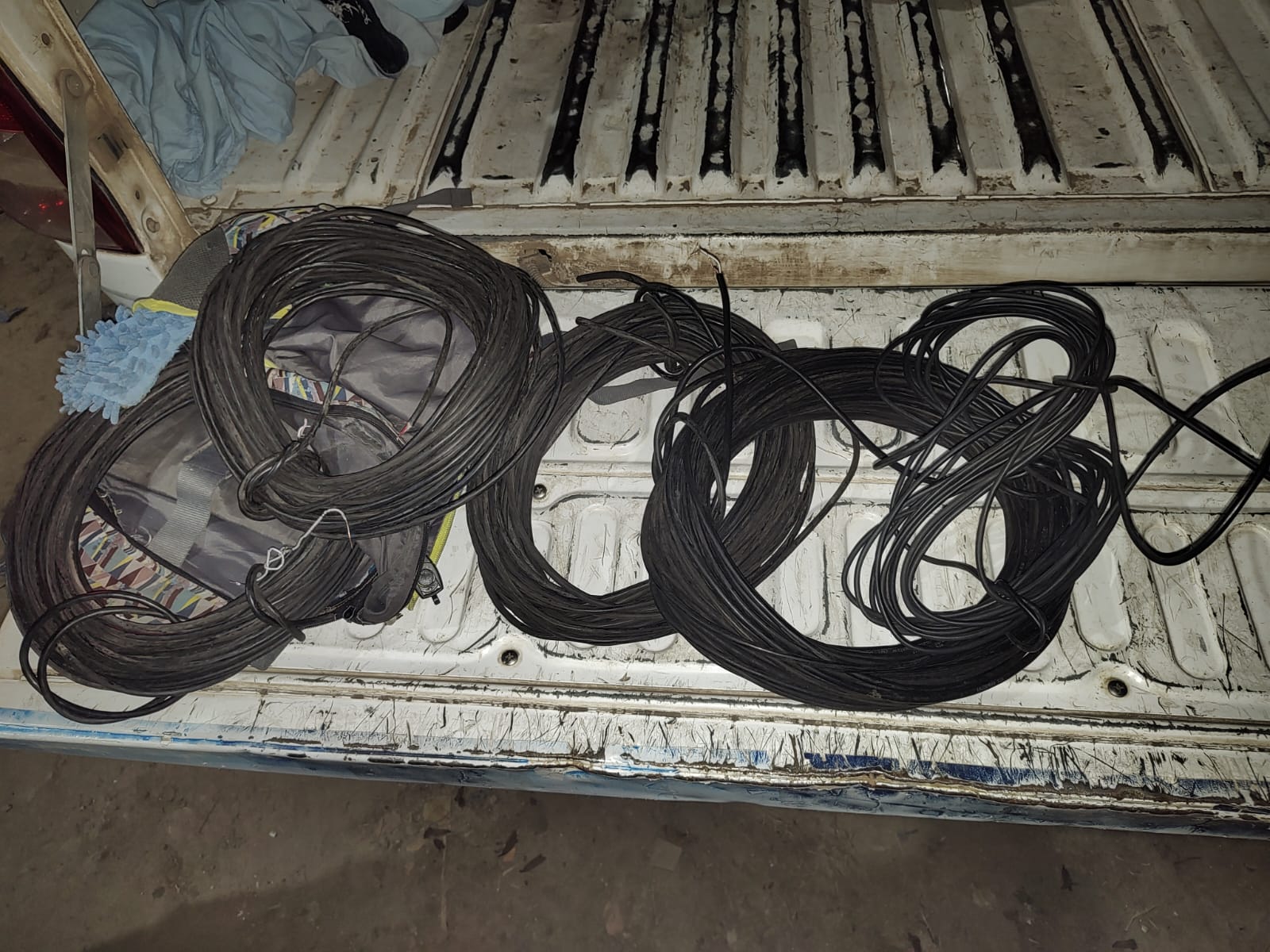 La Polic&iacute;a demor&oacute; a un hombre y secuestr&oacute; 5 rollos de cables