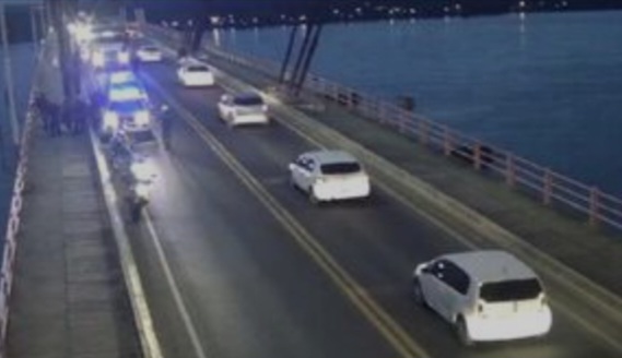 PUENTE MANUEL BELGRANO : Polic&iacute;a de franco de servicio rescato a una mujer que se habr&iacute;a intentado quitar la vida arroj&aacute;ndose a las aguas
