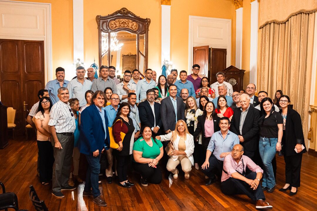 Categ?rico respaldo politico del Gobernador Gustavo Vald&eacute;s al Partido Autonomista