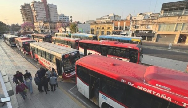 Transporte en Corrientes: Reducen el horario de circulaci&oacute;n y tambi&eacute;n las unidades 