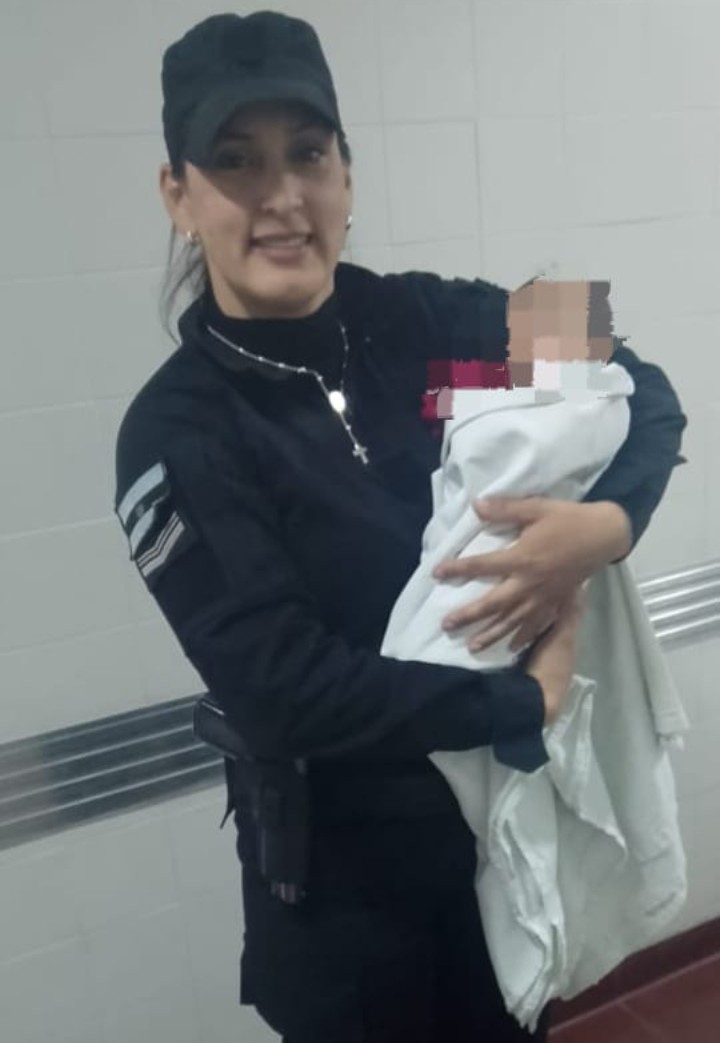 COMISAR&Iacute;A DECIMO PRIMERA URBANA: Personal policial logr&oacute; salvarle la vida a una beb&eacute; de 3 semanas