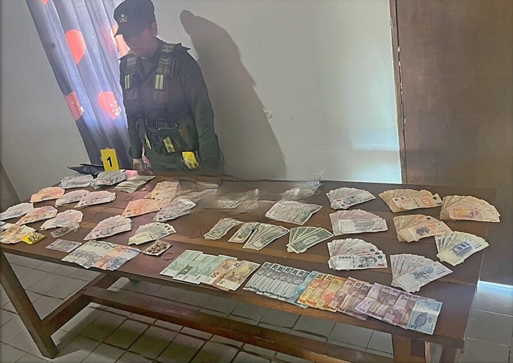 Villa Olivari : Fueron detenidos con dinero y oro en un procedimiento 