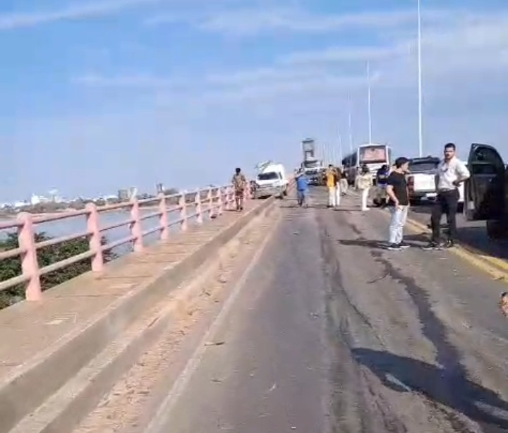 El corte en el puente interprovincial durar&iacute;a hasta las 21 horas para remover los veh&iacute;culos involucrados 