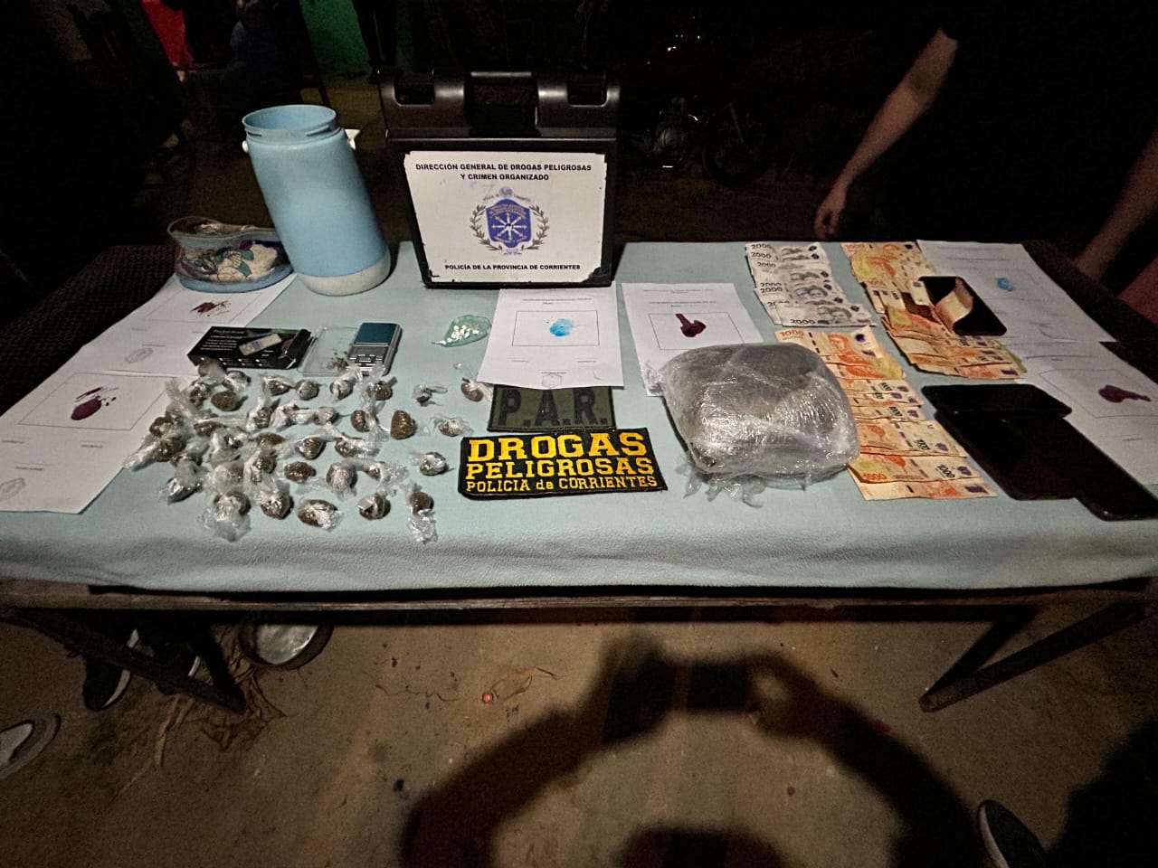 BARRIO SAN ANTONIO ESTE: La Polic&iacute;a desbarat&oacute; un &ldquo;kiosco&rdquo; de estupefaciente, secuestraron dosis de coca&iacute;na y marihuana, hay una persona detenida
