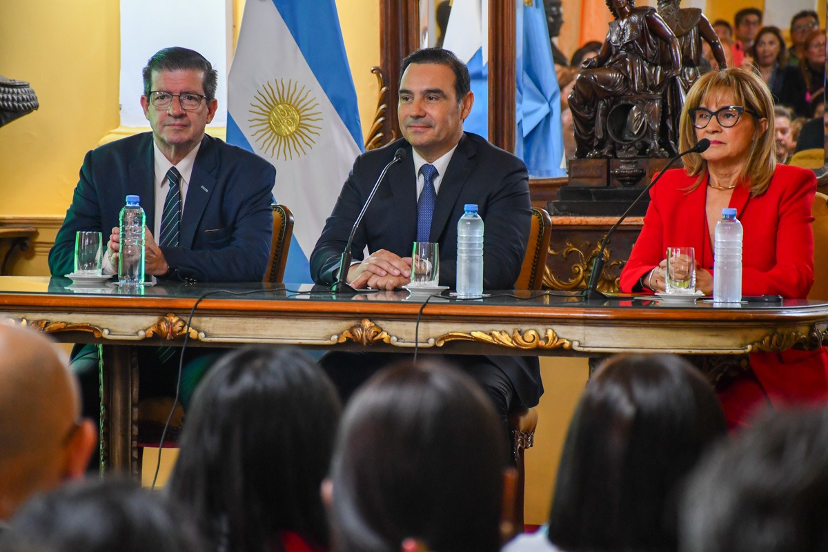 Vald&eacute;s reconoci&oacute; a docentes correntinos destacados en innovaci&oacute;n tecnol&oacute;gica y acciones comunitarias