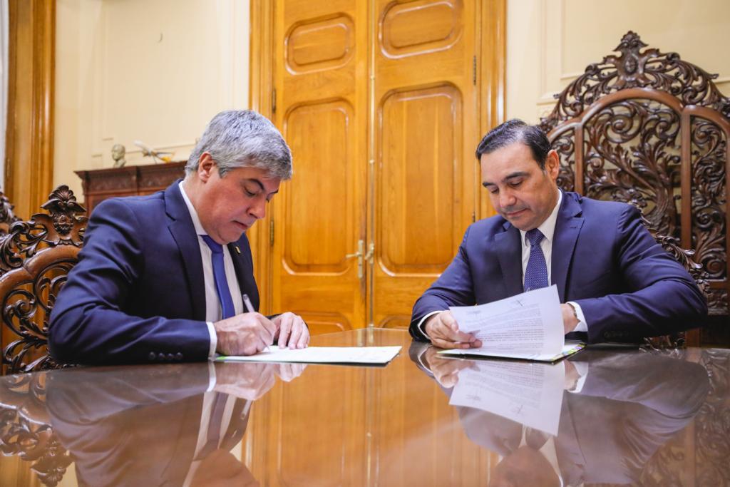 Vald&eacute;s firm&oacute; Convenio con la UNNE para la construcci&oacute;n de una comisar&iacute;a en el Campus Deodoro Roca