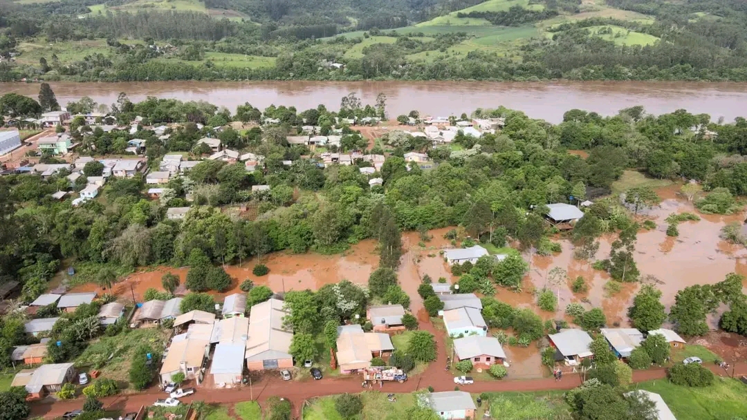 MISIONES : El Soberbio siguen evacuando familias por la creciente del r&iacute;o Uruguay