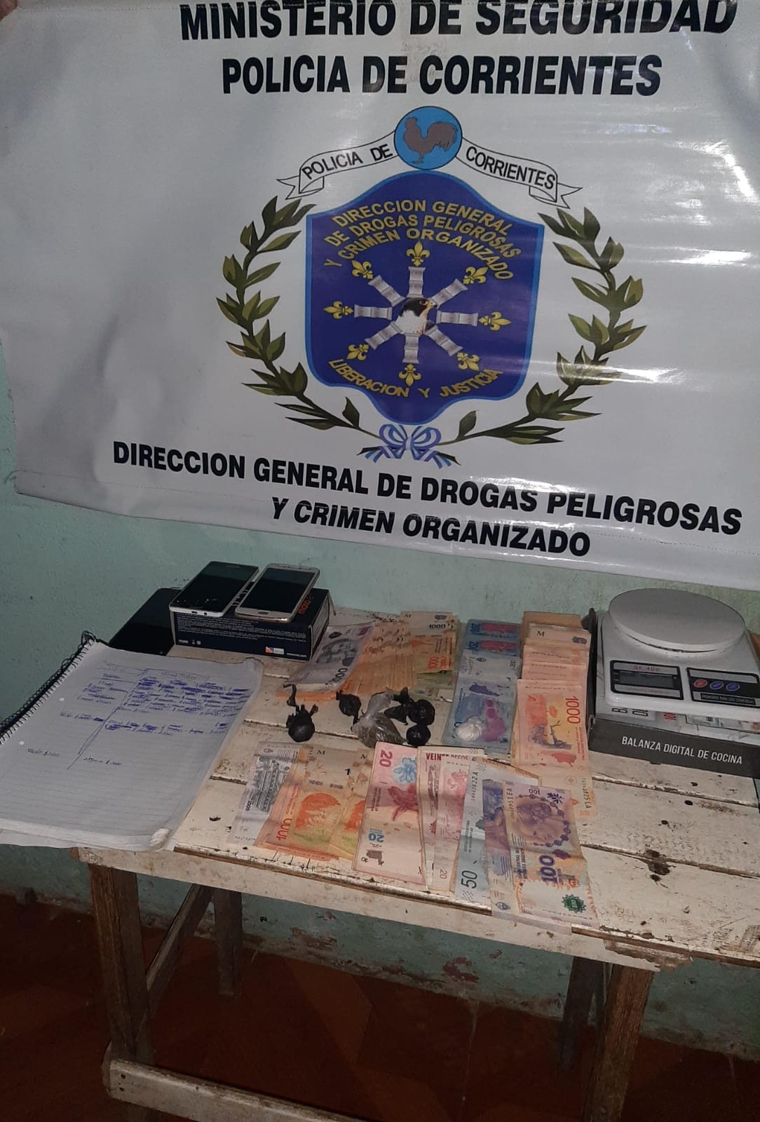 Barrio Popular: En varios allanamientos la polic&iacute;a secuestro droga y dinero en efectivo 
