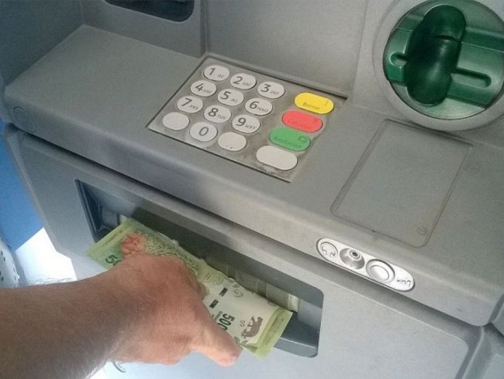 Desde el mi&eacute;rcoles 25 se abona el sueldo a estatales 