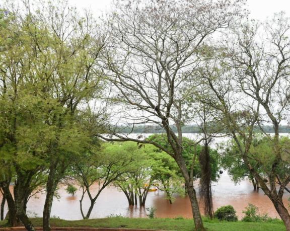 Ituzaing&oacute;: Muchas familias evacuadas por la creciente del R&iacute;o 