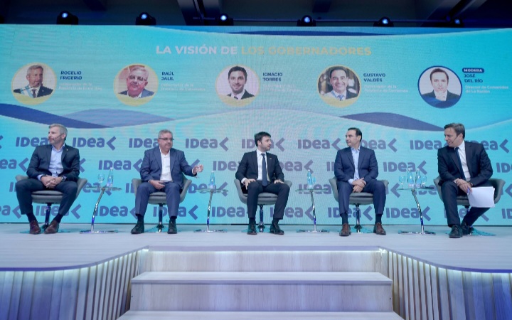 Vald&eacute;s particip&oacute; junto a otros gobernadores del 60&deg; Coloquio de IDEA