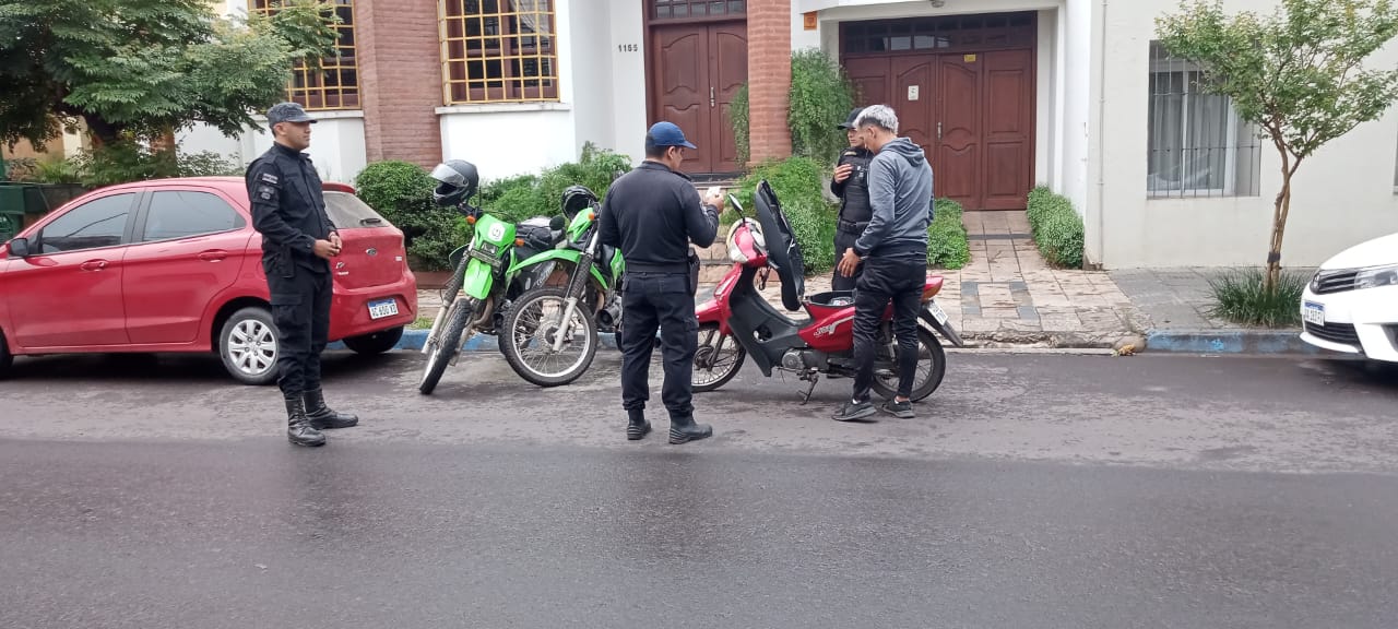 Operativos policiales: Varias personas demoradas y motos secuestradas 