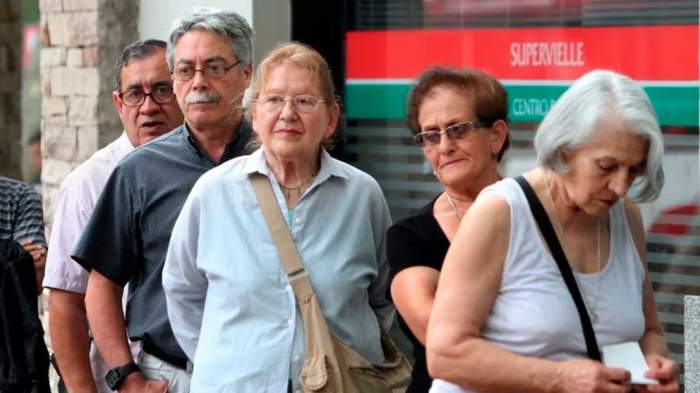 El gobierno confirmo un bono de $70.000 a jubilados 