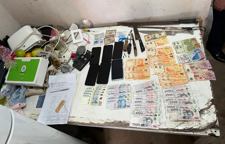 BARRIO ONGAY: La Polic&iacute;a tras diligenciar una orden de allanamiento, hall&oacute; y secuestr&oacute; coca&iacute;na, marihuana y gran cantidad de cosas de dudosa procedencia