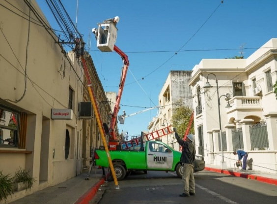Avanza el programa &ldquo;Cielo Limpio&rdquo; y ya se retir&oacute; cableado en 14 cuadras del casco c&eacute;ntrico