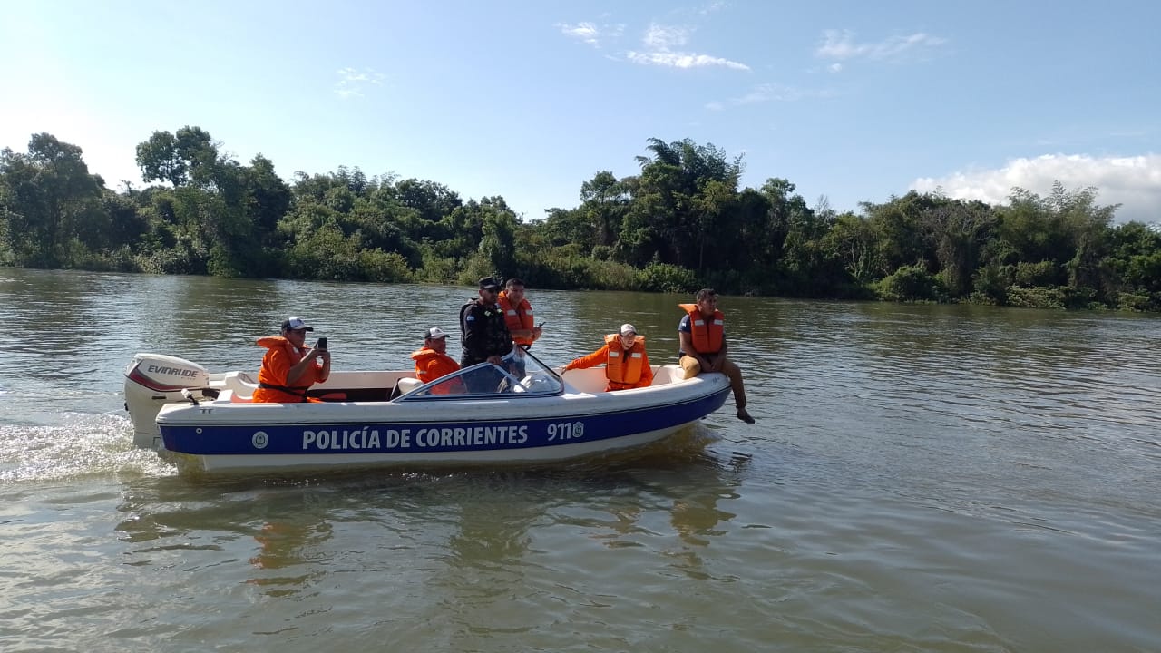 La polic&iacute;a se halla trabajando en localidades afectadas por las inundaciones 