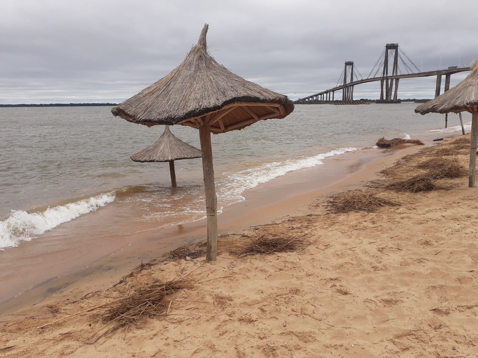 Por la creciente se cerrar&aacute; la playa Islas Malvinas ll 