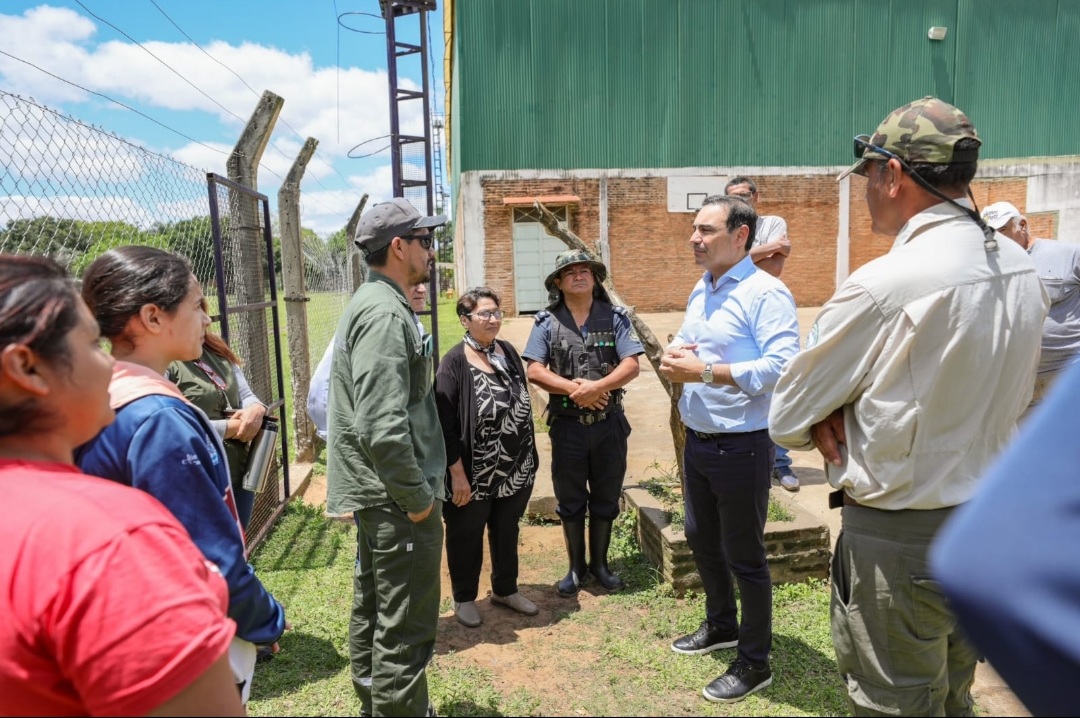 Gustavo Vald&eacute;s recorri&oacute; zonas afectadas y asisti&oacute; a evacuados de varios municipios