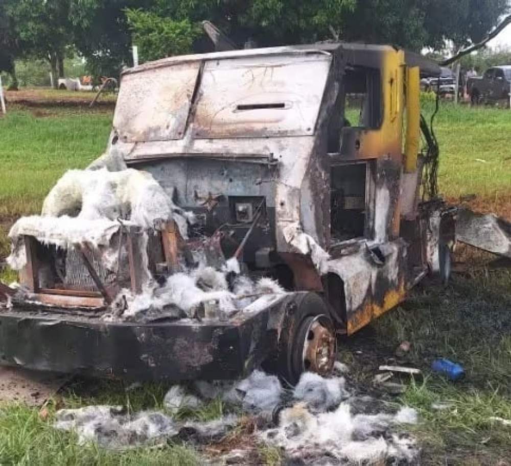 Paraguay: Hicieron explotar un cami&oacute;n de caudales para robarlo 