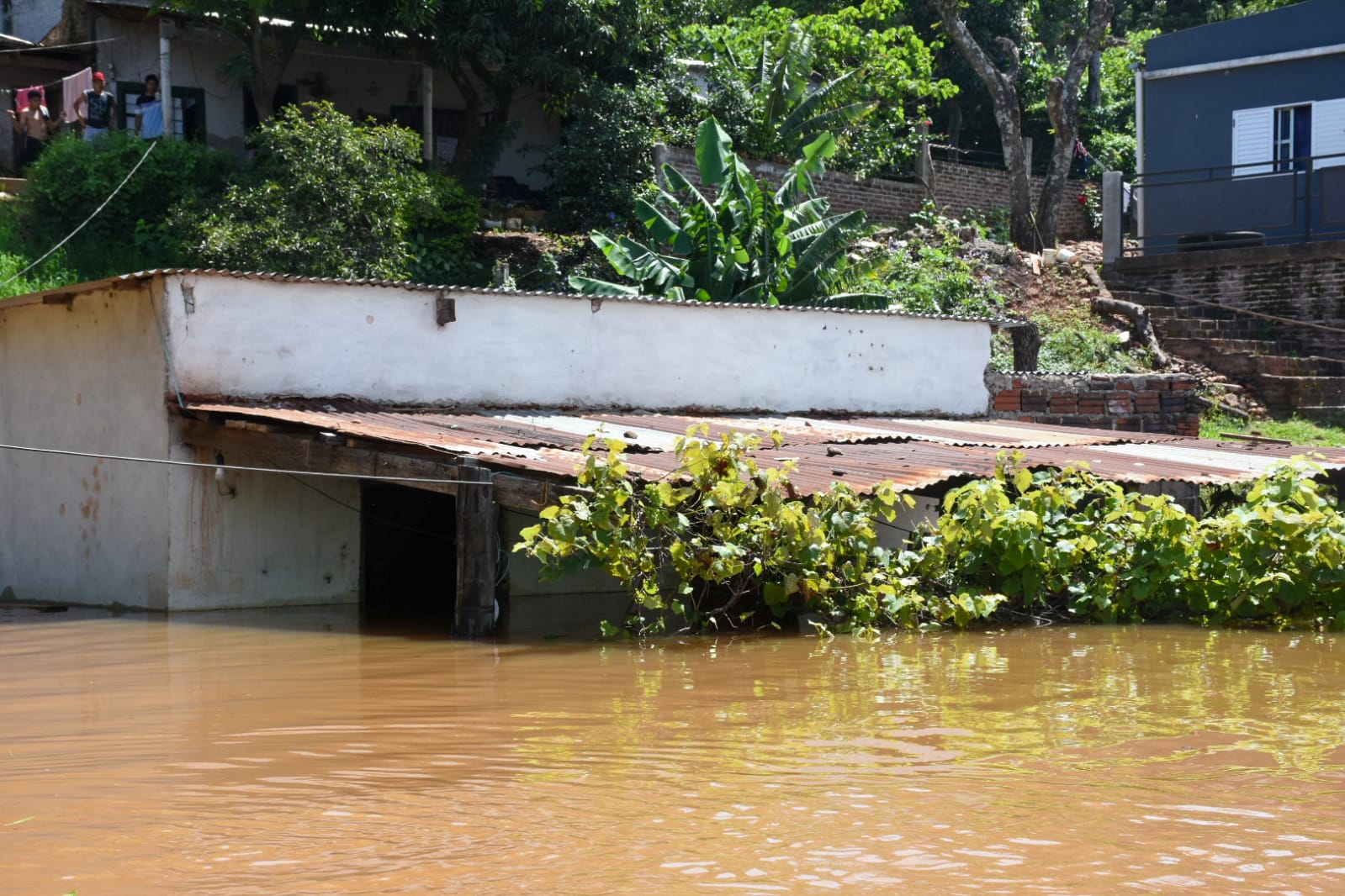 Gobierno Provincial contin&uacute;an con la asistencia a familias afectadas por la crecida del r&iacute;o Uruguay en Santo Tom&eacute; 