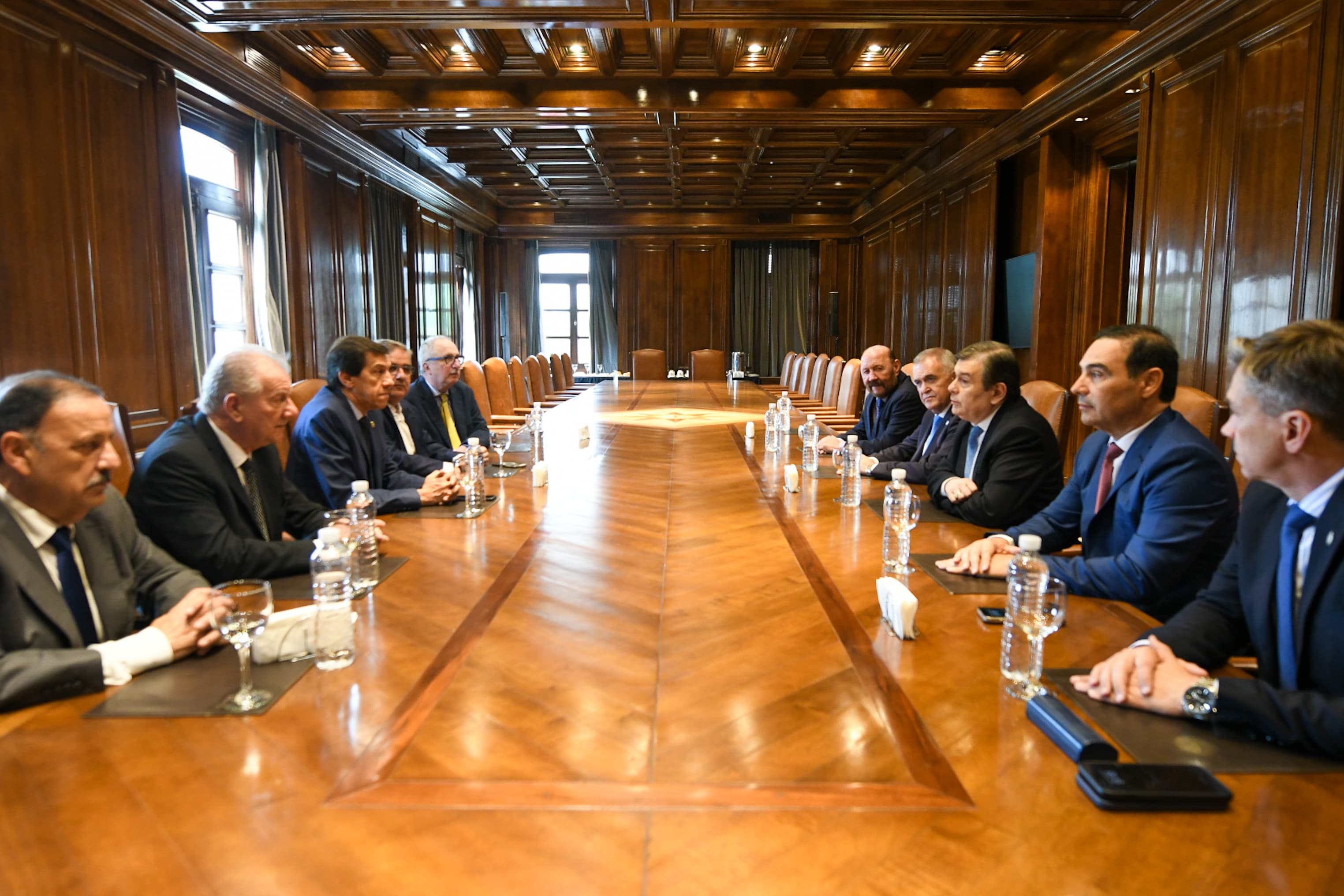 Vald&eacute;s y sus pares del Norte Grande se re&uacute;nen con autoridades del BID, en Santiago del Estero