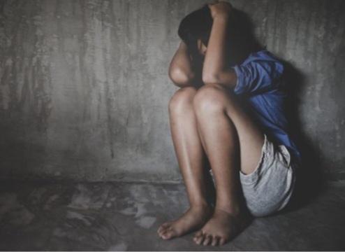 Padre y t&iacute;a acusados de maltratar a una ni&ntilde;a y reducirla a la servidumbre