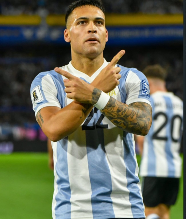 La selecci&oacute;n argentina venci&oacute; 1-0 a Per&uacute; y cerr&oacute; el 2024 como l&iacute;der de las Eliminatorias