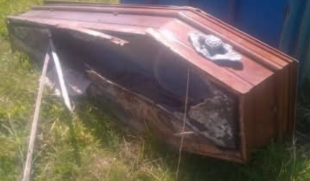 Mercedes : Apareci&oacute; un ata&uacute;d frente al cementerio en plena calle 