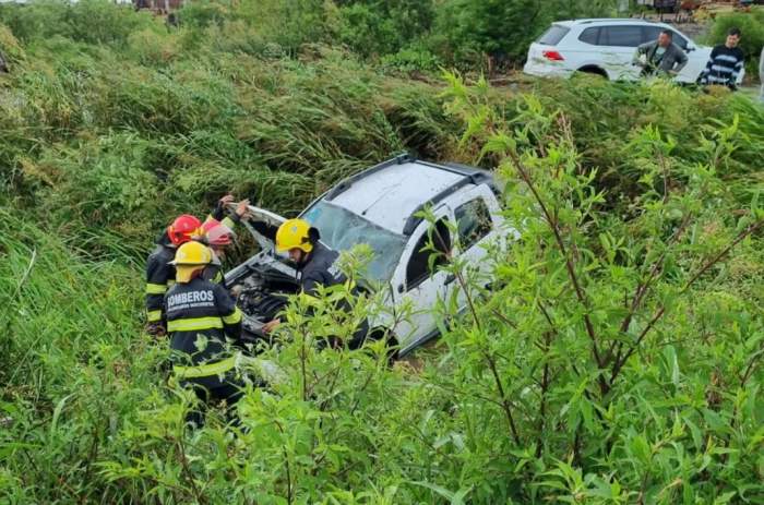 Mocoreta: Producto del mal tiempo volc&oacute; una camioneta, no hubo fallecidos 