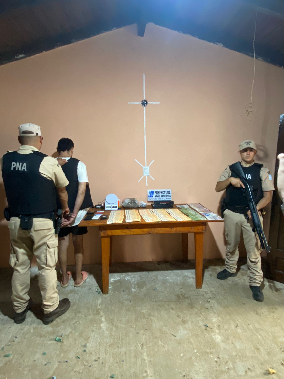 Allanamientos en simult&aacute;neo en Corrientes: Hay dos detenidos