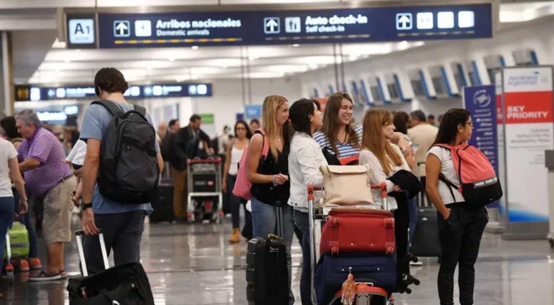 Tras los anuncios del Gobierno, los precios de los pasajes a&eacute;reos aumentaron 50% en promedio en solo 24 horas