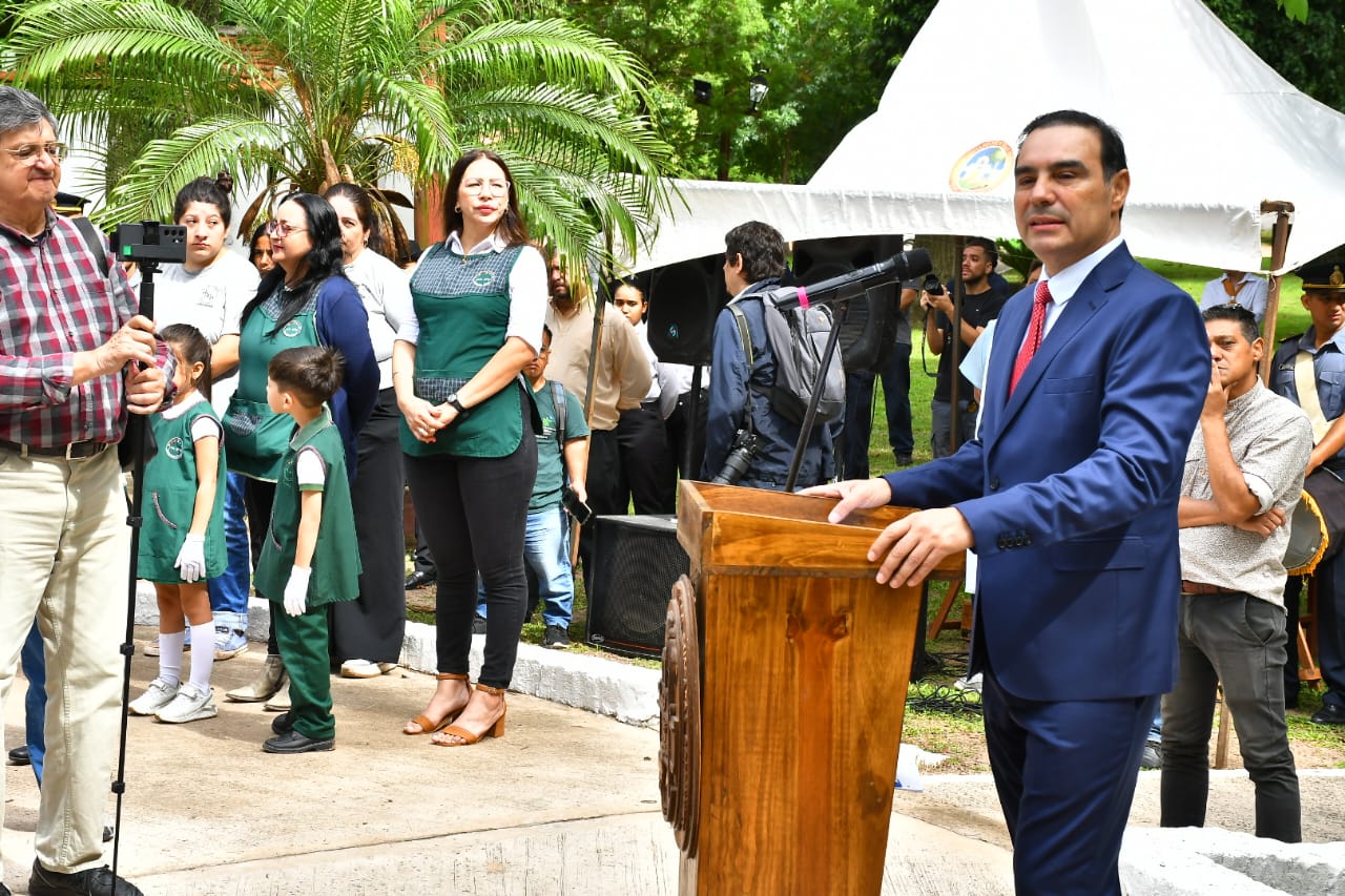 Vald&eacute;s acompa&ntilde;&oacute; al pueblo guacarense en un nuevo aniversario de su localidad
