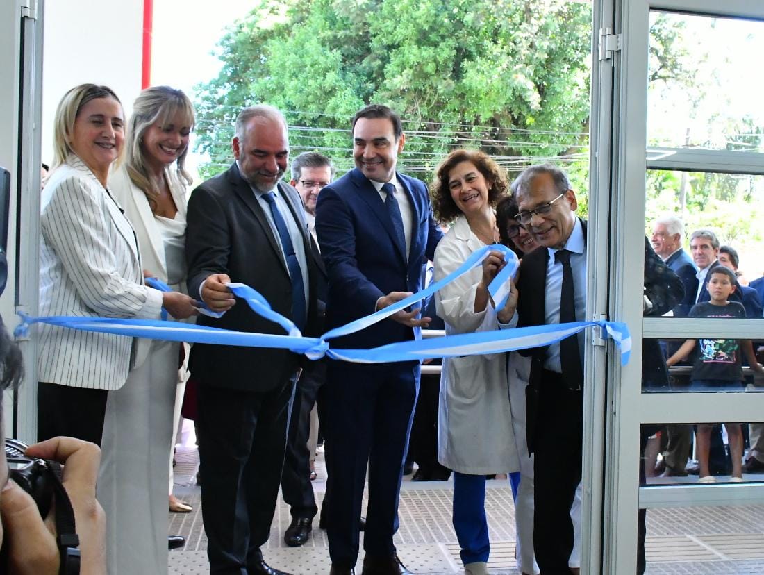 Vald&eacute;s inaugur&oacute; las refracciones del hospital pedi&aacute;trico 