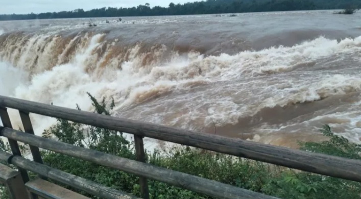 Cerraron la garganta del diablo por la crecida del R&iacute;o Iguaz&uacute; 